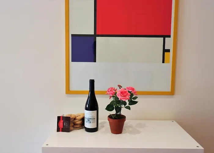 St Peter New And Lightsome With Balcony *